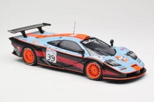 McLaren F1 GTR #39 Gulf R. Bellm / A. Gilbert / M. Sekiya 24 Hours of Le Mans 1997 UT Models 1:18 39725 Fém – 6. kép a 8-ből