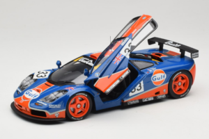 McLaren F1 GTR Gulf #33 R. Bellm / M. Weaver / J-J. Lehto 24 Hours of Le Mans 1996 UT Models 1:18 530161833 Fém – 2. kép a 8-ből