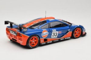 McLaren F1 GTR Gulf #33 R. Bellm / M. Weaver / J-J. Lehto 24 Hours of Le Mans 1996 UT Models 1:18 530161833 Fém – 3. kép a 8-ből