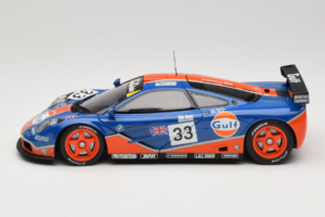 McLaren F1 GTR Gulf #33 R. Bellm / M. Weaver / J-J. Lehto 24 Hours of Le Mans 1996 UT Models 1:18 530161833 Fém – 4. kép a 8-ből