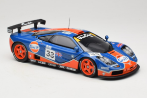 McLaren F1 GTR Gulf #33 R. Bellm / M. Weaver / J-J. Lehto 24 Hours of Le Mans 1996 UT Models 1:18 530161833 Fém – 6. kép a 8-ből