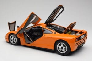 McLaren F1 Narancssárga Minichamps 1:12 530133131 Fém – 6. kép a 9-ből