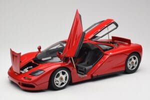 McLaren F1 Piros Minichamps 1:12 530133125 Fém – 2. kép a 9-ből
