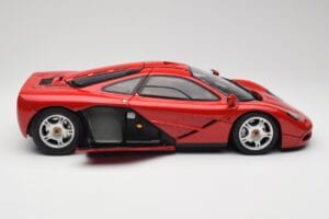 McLaren F1 Piros Minichamps 1:12 530133125 Fém – 4. kép a 9-ből