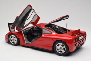 McLaren F1 Piros Minichamps 1:12 530133125 Fém – 6. kép a 9-ből