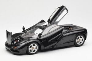 McLaren F1 Road Car Fekete AUTOart 1:18 76002 Fém – 2. kép a 8-ből