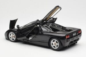 McLaren F1 Road Car Fekete AUTOart 1:18 76002 Fém – 5. kép a 8-ből