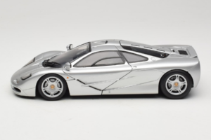 McLaren F1 Ezüst UT Models 1:18 530133180-R1 Fém – 4. kép a 8-ből