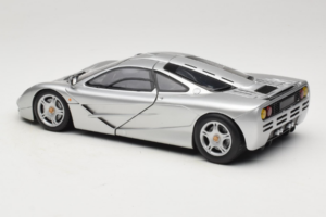 McLaren F1 Ezüst UT Models 1:18 530133180-R1 Fém – 7. kép a 8-ből