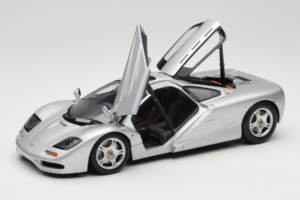 McLaren F1 Ezüst UT Models 1:18 530133180 Fém – 2. kép a 8-ből