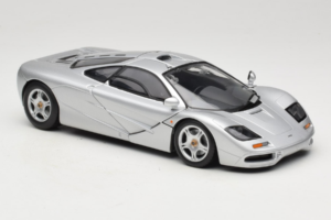 McLaren F1 Ezüst UT Models 1:18 530133180 Fém – 6. kép a 8-ből