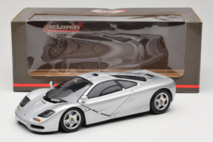 McLaren F1 Ezüst UT Models 1:18 530133180 Fém – 8. kép a 8-ből