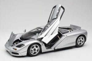 McLaren F1 Ezüst Minichamps 1:12 530133129 Fém – 2. kép a 8-ből