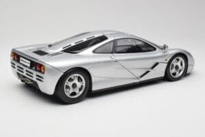 McLaren F1 Ezüst Minichamps 1:12 530133129 Fém – 3. kép a 8-ből