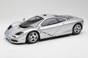 McLaren F1 Ezüst Minichamps 1:12 530133129 Fém