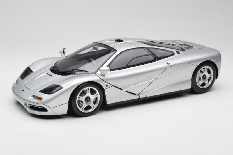 McLaren F1 Ezüst Minichamps 1:12 530133129 Fém