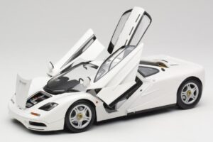 McLaren F1 Fehér Minichamps 1:18 530133424 Fém – 2. kép a 8-ből