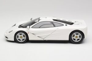 McLaren F1 Fehér Minichamps 1:18 530133424 Fém – 4. kép a 8-ből