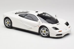 McLaren F1 Fehér Minichamps 1:18 530133424 Fém – 6. kép a 8-ből