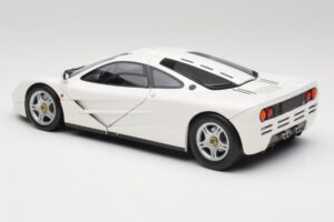 McLaren F1 Fehér Minichamps 1:18 530133424 Fém – 7. kép a 8-ből