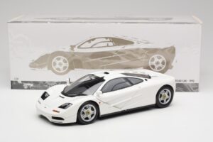 McLaren F1 Fehér Minichamps 1:18 530133424 Fém – 8. kép a 8-ből