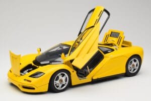 McLaren F1 Sárga Minichamps 1:12 530133121 Fém – 2. kép a 9-ből