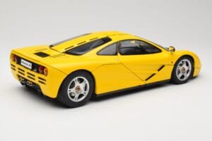 McLaren F1 Sárga Minichamps 1:12 530133121 Fém – 3. kép a 9-ből