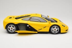 McLaren F1 Sárga Minichamps 1:12 530133121 Fém – 4. kép a 9-ből