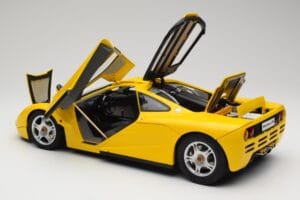 McLaren F1 Sárga Minichamps 1:12 530133121 Fém – 6. kép a 9-ből