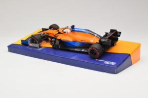 McLaren MCL35M Mercedes #3 D. Ricciardo McLaren F1 Team Bahrain Grand Prix 2021 Minichamps 1:18 533211803 Gyanta – 5. kép a 7-ből