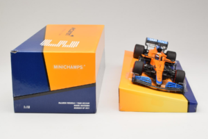 McLaren MCL35M Mercedes #3 D. Ricciardo McLaren F1 Team Bahrain Grand Prix 2021 Minichamps 1:18 533211803 Gyanta – 6. kép a 7-ből