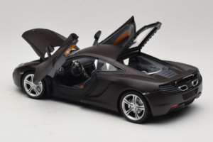 McLaren MP4-12C Matt Black Minichamps 1:18 110133021 Fém – 5. kép a 8-ből