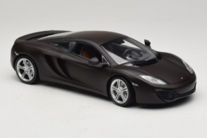 McLaren MP4-12C Matt Black Minichamps 1:18 110133021 Fém – 6. kép a 8-ből