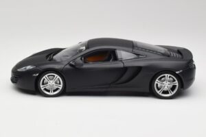 McLaren MP4-12C Matt Satellite Szürke Minichamps 1:18 110133024 Fém – 4. kép a 8-ből