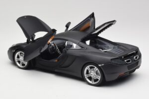 McLaren MP4-12C Matt Satellite Szürke Minichamps 1:18 110133024 Fém – 5. kép a 8-ből