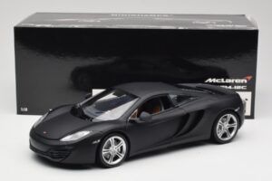 McLaren MP4-12C Matt Satellite Szürke Minichamps 1:18 110133024 Fém – 8. kép a 8-ből