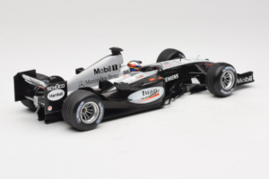 McLaren MP4-19 Mercedes J.P. Montoya Test Car 2005 Minichamps 1:18 533051880 Fém – 2. kép a 7-ből