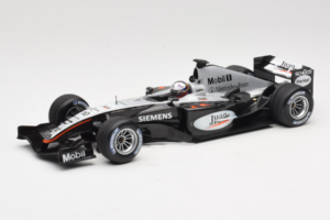 McLaren MP4-19 Mercedes J.P. Montoya Test Car 2005 Minichamps 1:18 533051880 Fém