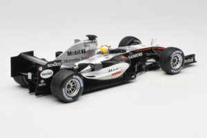 McLaren MP4-20 Mercedes #10 J.P. Montoya F1 2005 Minichamps 1:18 B66962338 Fém – 2. kép a 6-ből