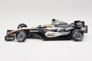 McLaren MP4-20 Mercedes #10 J.P. Montoya F1 2005 Minichamps 1:18 B66962338 Fém – 3. kép a 6-ből