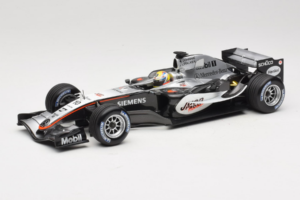 McLaren MP4-20 Mercedes #10 J.P. Montoya F1 2005 Minichamps 1:18 B66962338 Fém