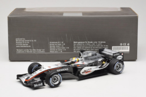 McLaren MP4-20 Mercedes #10 J.P. Montoya F1 2005 Minichamps 1:18 B66962338 Fém – 6. kép a 6-ből