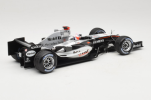 McLaren MP4-20 Mercedes #9 K. Raikkonen F1 2005 Minichamps 1:18 B66962337 Fém – 2. kép a 6-ből