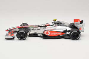 McLaren MP4-24 Mercedes #2 H. Kovalainen F1 2009 Dealer Edition Minichamps 1:18 B66960041 Fém – 3. kép a 7-ből