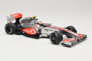 McLaren MP4-24 Mercedes #2 H. Kovalainen F1 2009 Dealer Edition Minichamps 1:18 B66960041 Fém – 4. kép a 7-ből