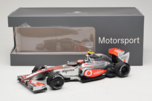 McLaren MP4-24 Mercedes #2 H. Kovalainen F1 2009 Dealer Edition Minichamps 1:18 B66960041 Fém – 7. kép a 7-ből