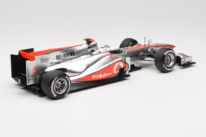 McLaren MP4-25 Mercedes #1 J. Button Vodafone McLaren Showcar F1 2010 Minichamps 1:18 530101801 Fém – 2. kép a 7-ből