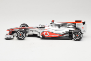 McLaren MP4-25 Mercedes #1 J. Button Vodafone McLaren Showcar F1 2010 Minichamps 1:18 530101801 Fém – 3. kép a 7-ből