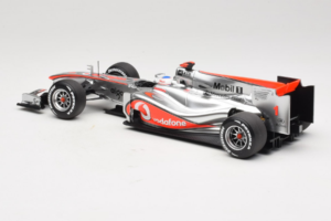 McLaren MP4-25 Mercedes #1 J. Button Vodafone McLaren Showcar F1 2010 Minichamps 1:18 530101801 Fém – 5. kép a 7-ből