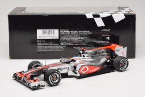 McLaren MP4-25 Mercedes #1 J. Button Vodafone McLaren Showcar F1 2010 Minichamps 1:18 530101801 Fém – 6. kép a 7-ből